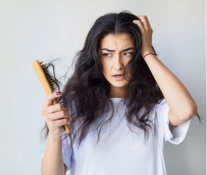 Ампули проти випадіння волосся: SOS-засіб чи маркетинговий хід? Розбір ефективності та огляд кращих рішень