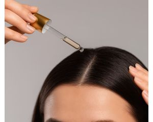 Стоп, випадіння волосся: як сироватки рятують густоту та пробуджують «сплячі» цибулини Стоп, випадіння волосся: як сироватки рятують густоту та пробуджують «сплячі» цибулини