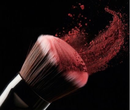 Як правильно наносити рум’яна за формою обличчя