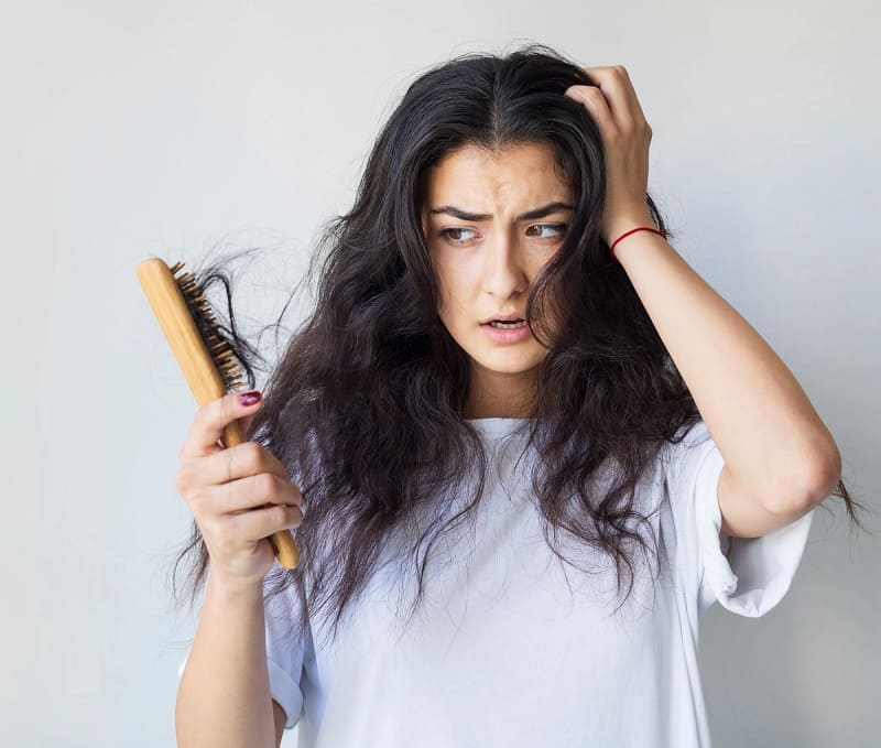 Ампули проти випадіння волосся: SOS-засіб чи маркетинговий хід? Розбір ефективності та огляд кращих рішень