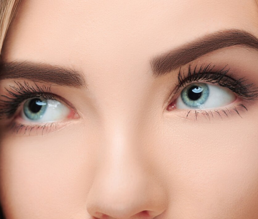 Туш для об'єму вій: секрети пишних та виразних очей