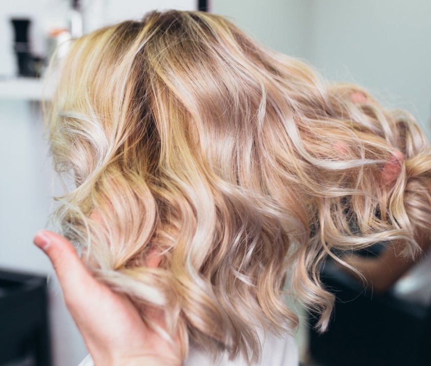 Як захистити та зберегти яскравість фарбованого волосся 