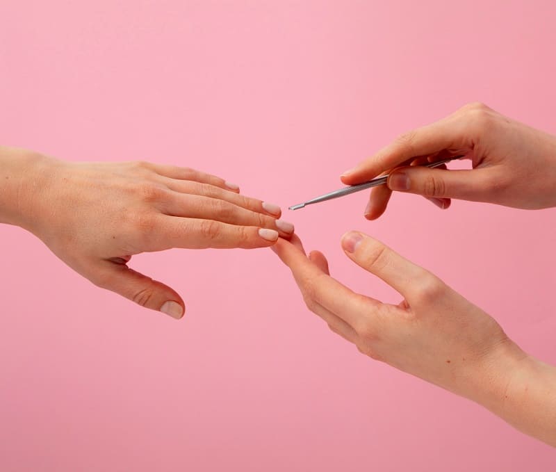 Манікюр для тонких і слабких нігтів: безпечний підхід