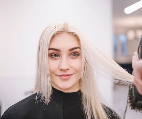 Як фарбування впливає на форму і фіксацію волосся