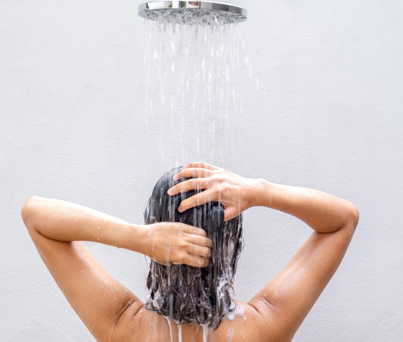 Мистецтво миття волосся: покроковий посібник до здорових та сяючих локонів