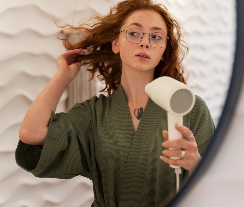 Вічна дилема: як правильно сушити волосся – феном чи природним шляхом?